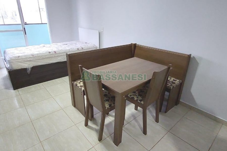 Kitinete Mobiliado com 30m², 1 dormitório, no bairro Sagrada Família em Caxias do Sul para Alugar