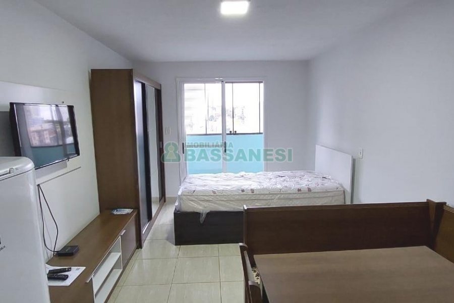 Kitinete Mobiliado com 30m², 1 dormitório, no bairro Sagrada Família em Caxias do Sul para Alugar