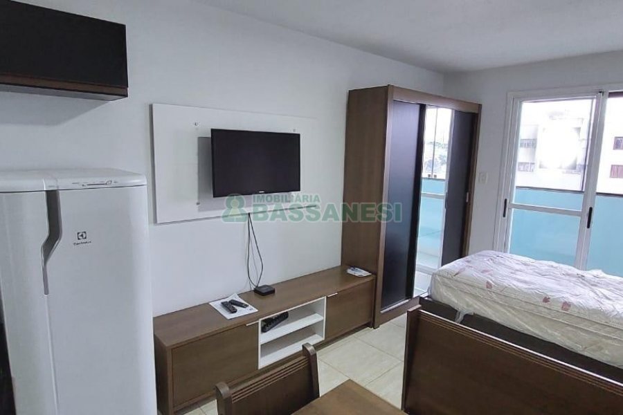 Kitinete Mobiliado com 30m², 1 dormitório, no bairro Sagrada Família em Caxias do Sul para Alugar