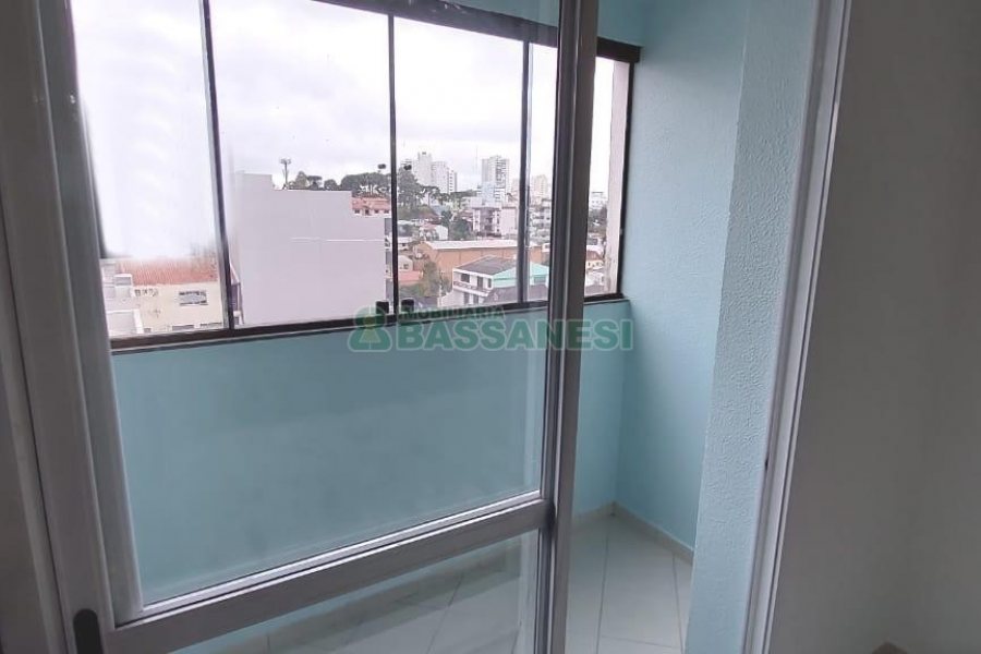 Kitinete Mobiliado com 30m², 1 dormitório, no bairro Sagrada Família em Caxias do Sul para Alugar