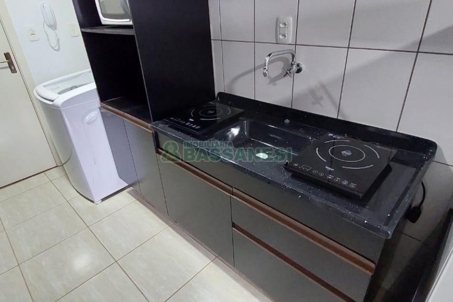 Kitinete Mobiliado com 30m², 1 dormitório, no bairro Sagrada Família em Caxias do Sul para Alugar