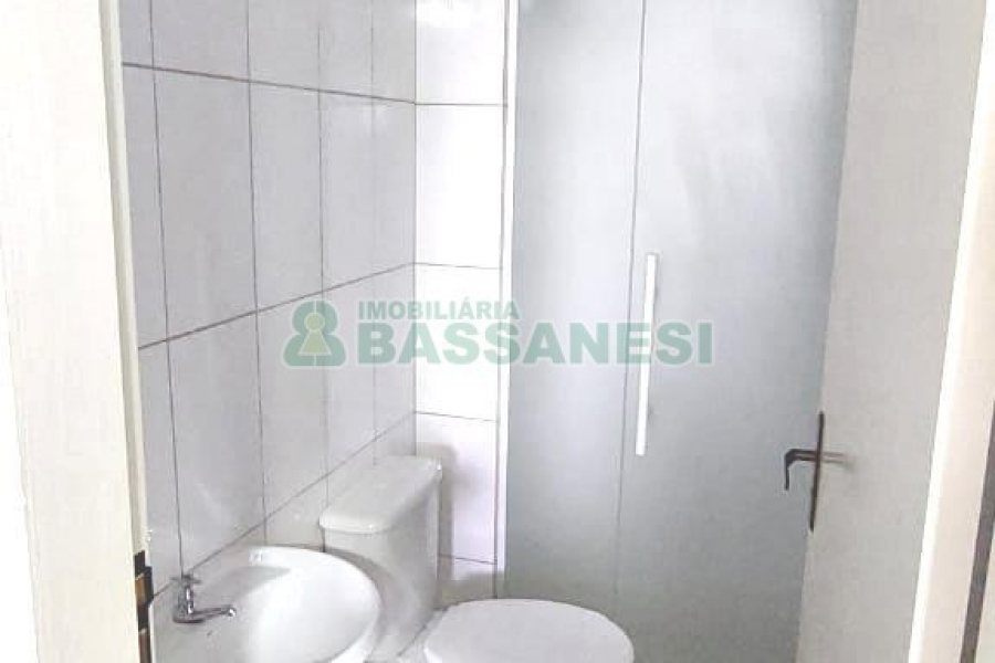 Kitinete Mobiliado com 30m², 1 dormitório, no bairro Sagrada Família em Caxias do Sul para Alugar