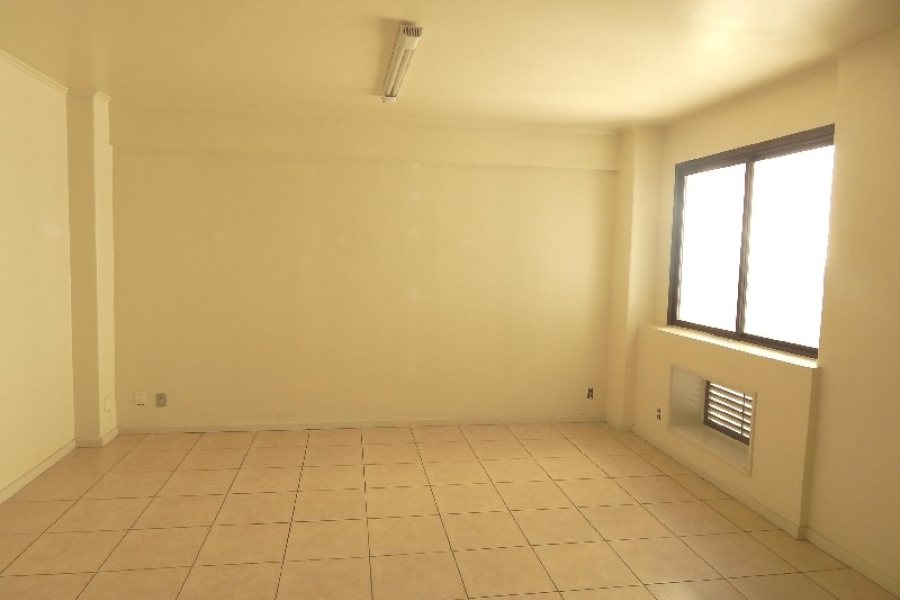 Sala com 40m², no bairro Centro em Caxias do Sul para Comprar