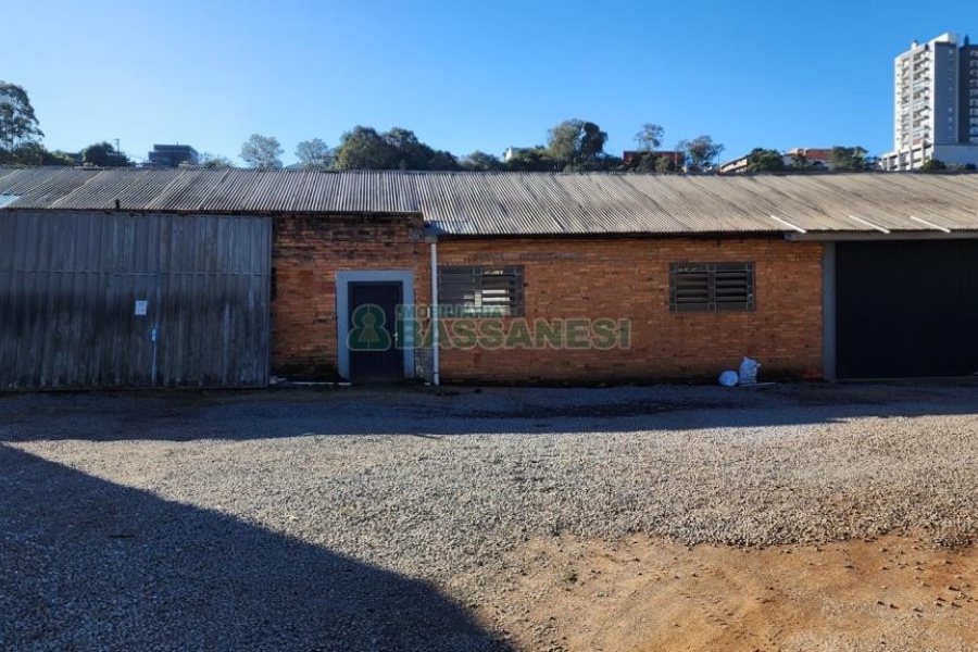 Pavilhão com 400m², no bairro São José em Caxias do Sul para Alugar