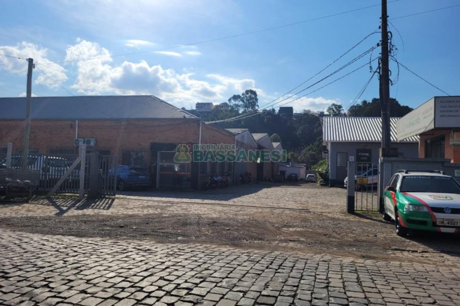 Pavilhão com 400m², no bairro São José em Caxias do Sul para Alugar
