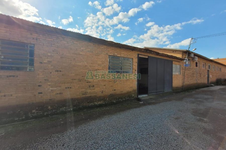 Pavilhão com 400m², no bairro São José em Caxias do Sul para Alugar