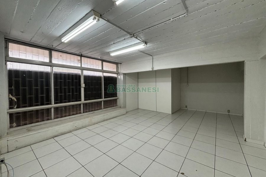 Loja com 980m², 6 vagas, no bairro Centro em Caxias do Sul para Alugar