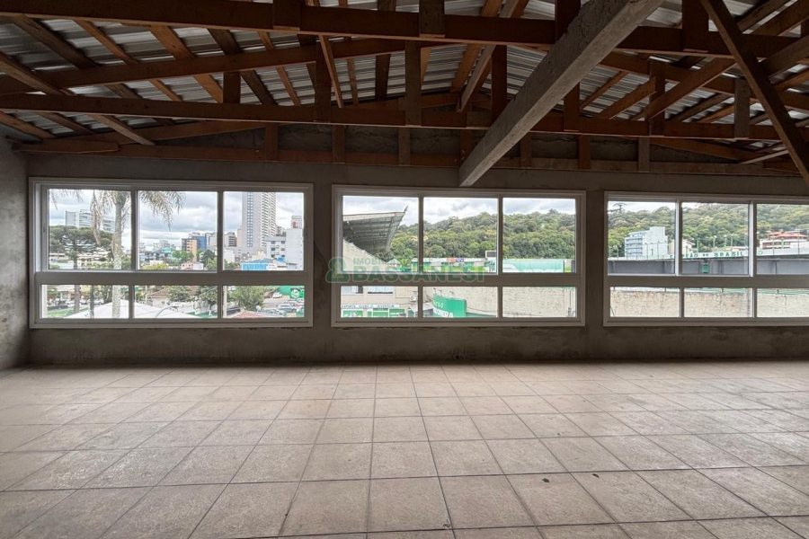 Loja com 980m², 6 vagas, no bairro Centro em Caxias do Sul para Alugar
