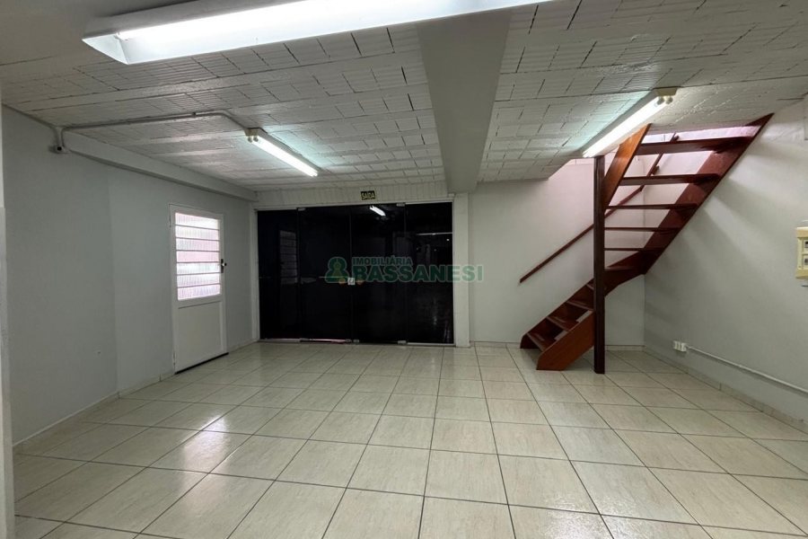 Loja com 980m², 6 vagas, no bairro Centro em Caxias do Sul para Alugar