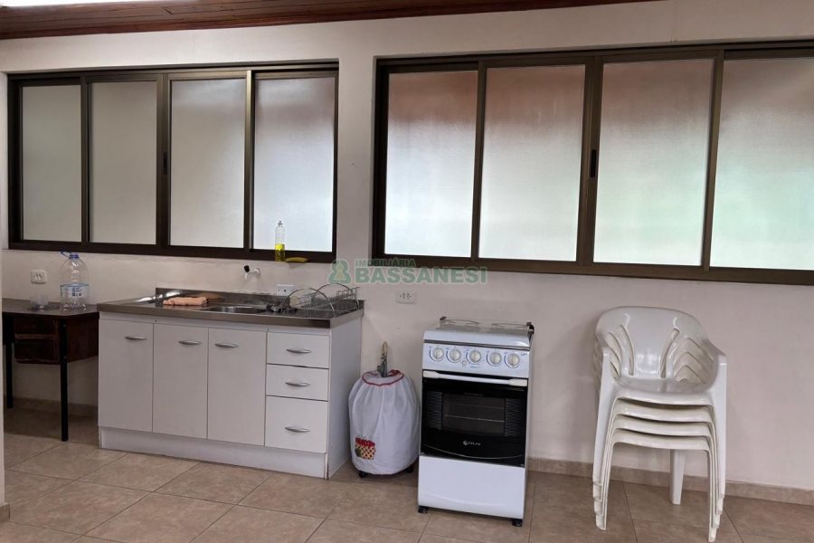 Loja com 980m², 6 vagas, no bairro Centro em Caxias do Sul para Alugar