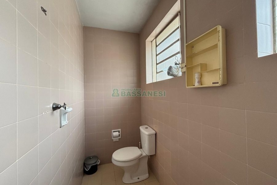 Loja com 980m², 6 vagas, no bairro Centro em Caxias do Sul para Alugar