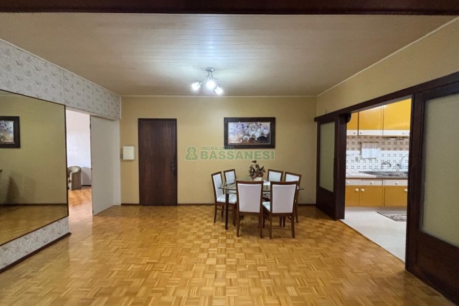 Loja com 980m², 6 vagas, no bairro Centro em Caxias do Sul para Alugar