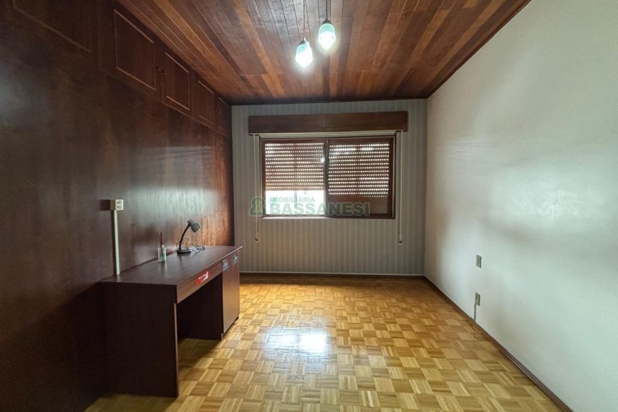 Loja com 980m², 6 vagas, no bairro Centro em Caxias do Sul para Alugar