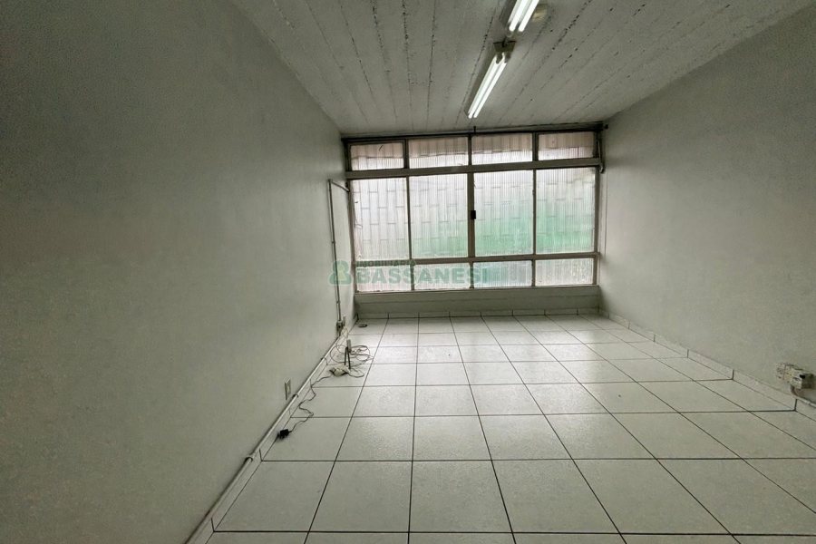 Loja com 980m², 6 vagas, no bairro Centro em Caxias do Sul para Alugar