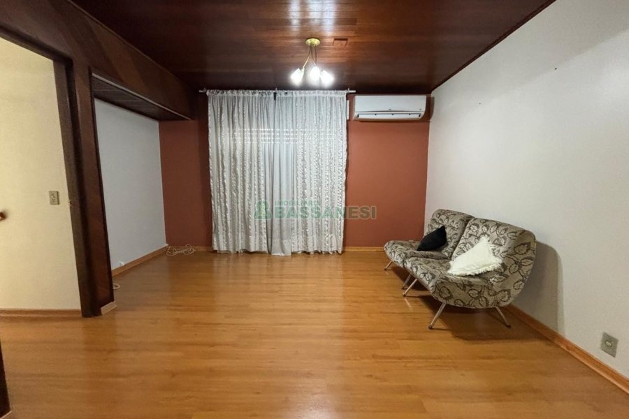 Loja com 980m², 6 vagas, no bairro Centro em Caxias do Sul para Alugar