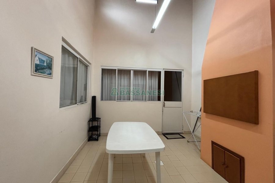 Loja com 980m², 6 vagas, no bairro Centro em Caxias do Sul para Alugar
