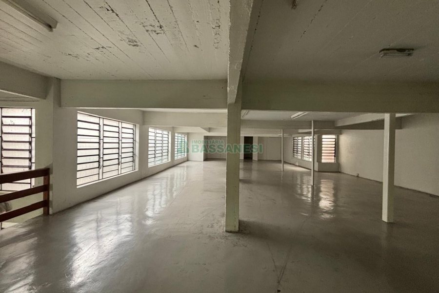 Loja com 980m², 6 vagas, no bairro Centro em Caxias do Sul para Alugar