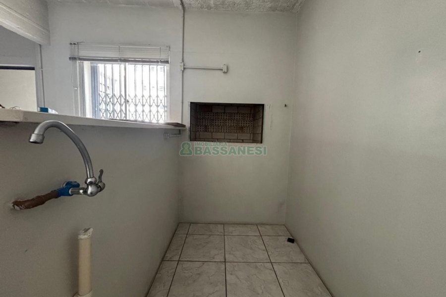 Loja com 980m², 6 vagas, no bairro Centro em Caxias do Sul para Alugar