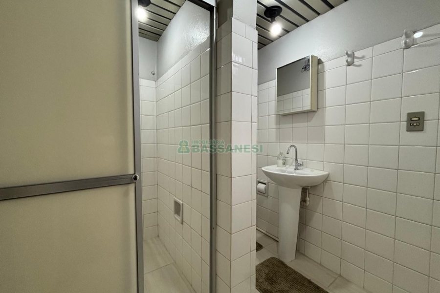 Loja com 980m², 6 vagas, no bairro Centro em Caxias do Sul para Alugar