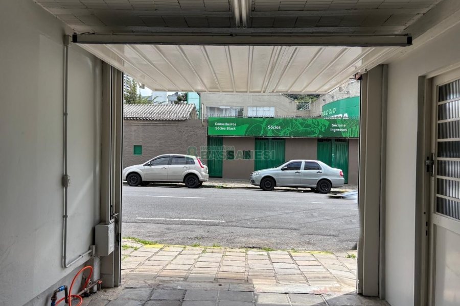 Loja com 980m², 6 vagas, no bairro Centro em Caxias do Sul para Alugar