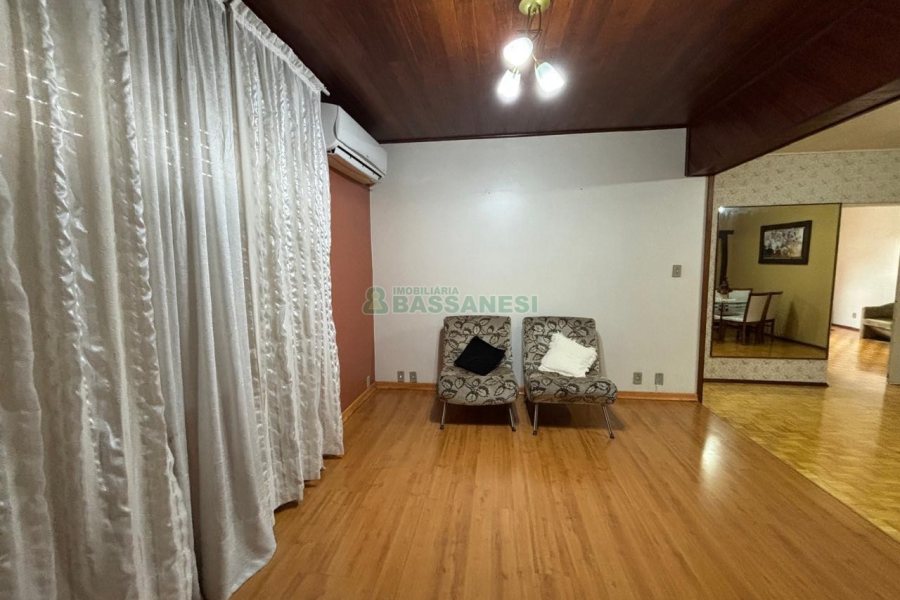 Loja com 980m², 6 vagas, no bairro Centro em Caxias do Sul para Alugar