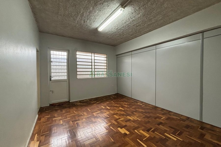 Loja com 980m², 6 vagas, no bairro Centro em Caxias do Sul para Alugar