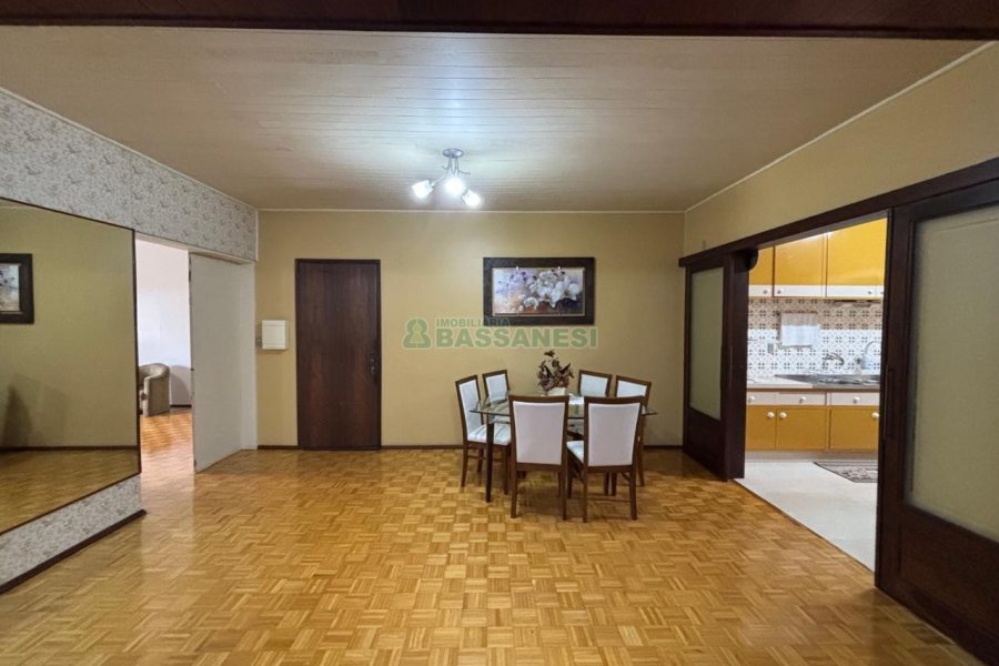 Loja com 980m², 6 vagas, no bairro Centro em Caxias do Sul para Alugar