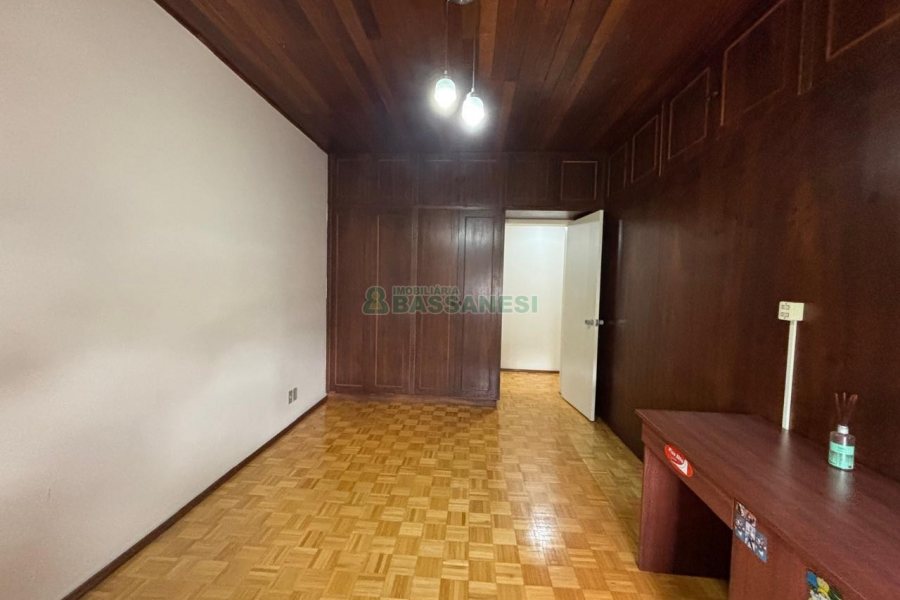 Loja com 980m², 6 vagas, no bairro Centro em Caxias do Sul para Alugar