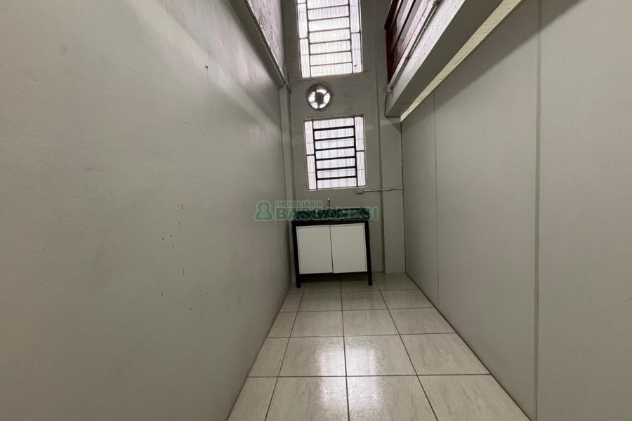 Loja com 980m², 6 vagas, no bairro Centro em Caxias do Sul para Alugar