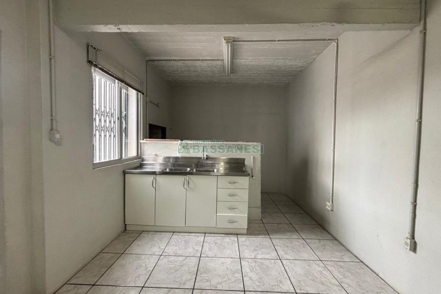 Loja com 980m², 6 vagas, no bairro Centro em Caxias do Sul para Alugar