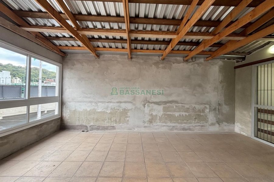 Loja com 980m², 6 vagas, no bairro Centro em Caxias do Sul para Alugar