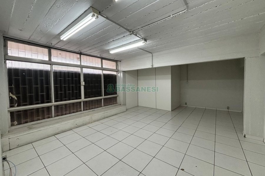 Loja com 980m², 6 vagas, no bairro Centro em Caxias do Sul para Alugar