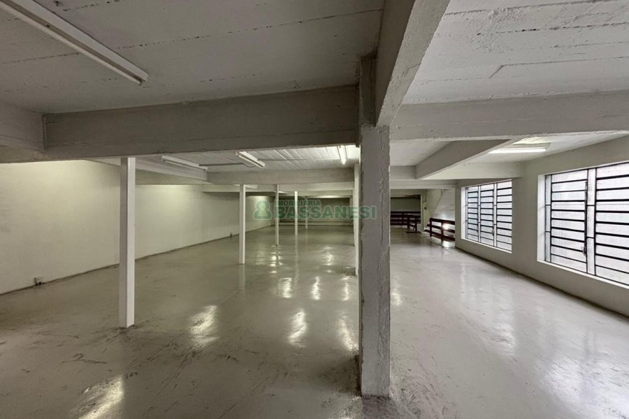 Loja com 980m², 6 vagas, no bairro Centro em Caxias do Sul para Alugar