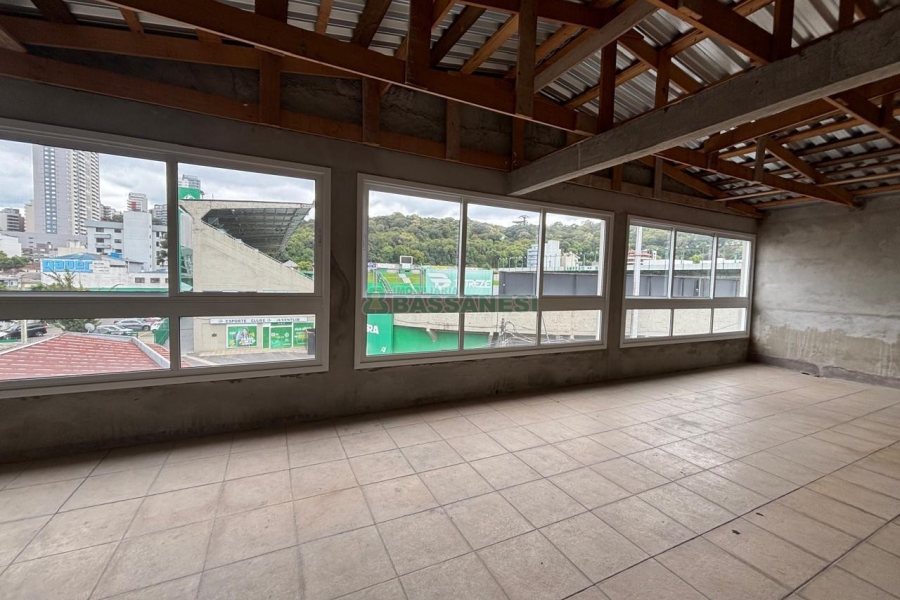 Loja com 980m², 6 vagas, no bairro Centro em Caxias do Sul para Alugar