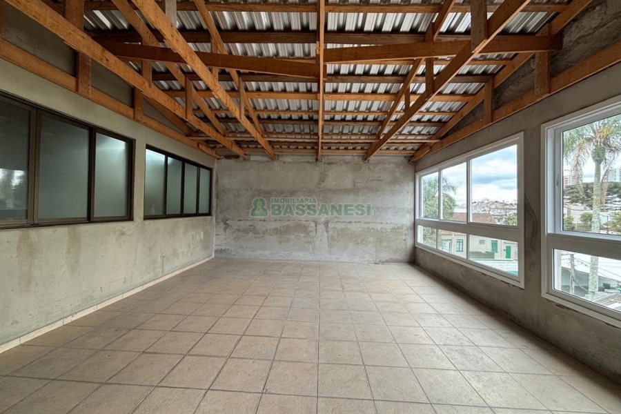 Loja com 980m², 6 vagas, no bairro Centro em Caxias do Sul para Alugar