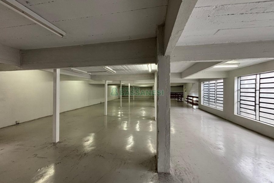 Loja com 980m², 6 vagas, no bairro Centro em Caxias do Sul para Alugar