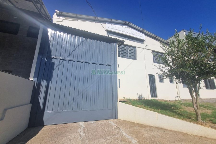 Pavilhão com 340m², no bairro Marechal Floriano em Caxias do Sul para Alugar