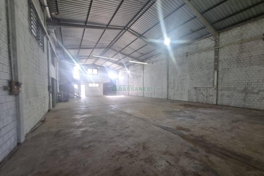 Pavilhão com 340m², no bairro Marechal Floriano em Caxias do Sul para Alugar