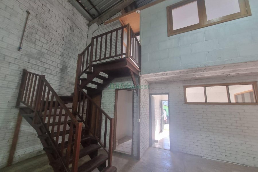 Pavilhão com 340m², no bairro Marechal Floriano em Caxias do Sul para Alugar