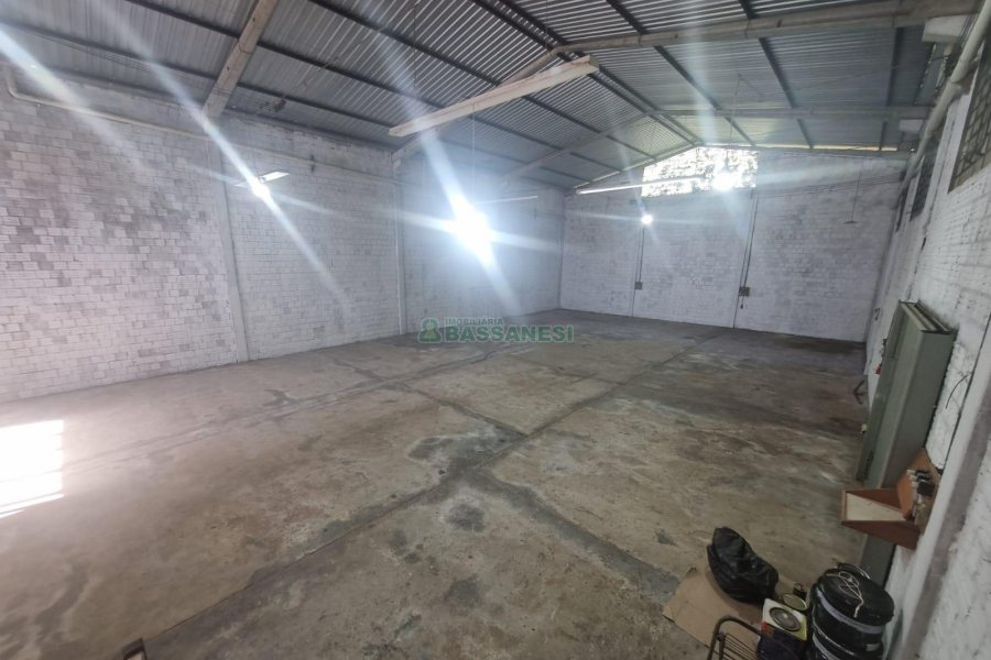 Pavilhão com 340m², no bairro Marechal Floriano em Caxias do Sul para Alugar
