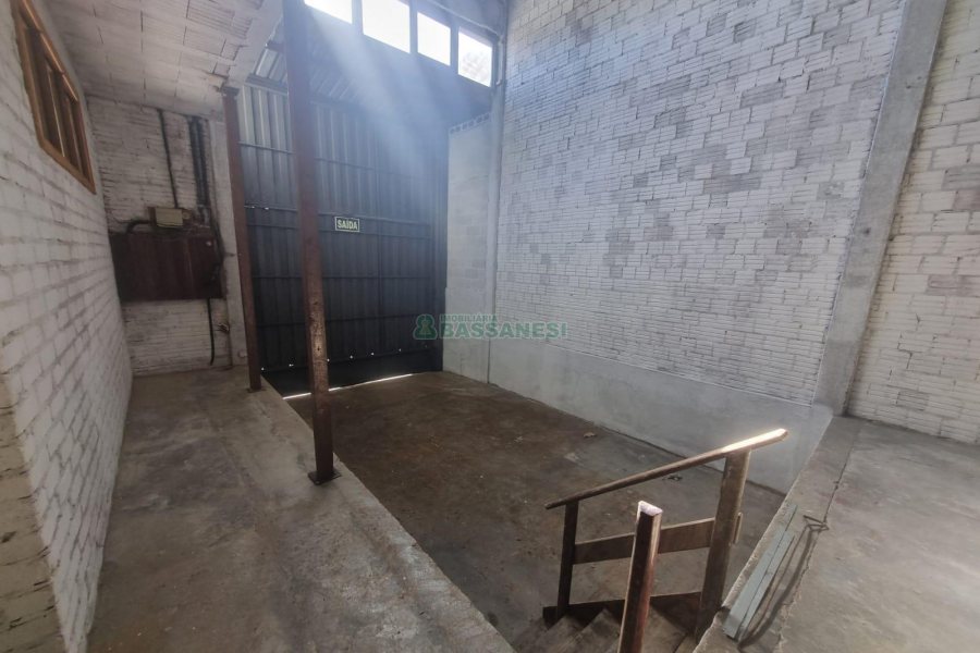 Pavilhão com 340m², no bairro Marechal Floriano em Caxias do Sul para Alugar