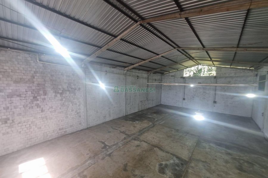 Pavilhão com 340m², no bairro Marechal Floriano em Caxias do Sul para Alugar