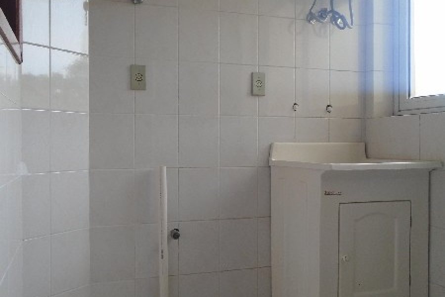 Apartamento com 66m², 2 dormitórios, 1 vaga, no bairro São Leopoldo em Caxias do Sul para Comprar