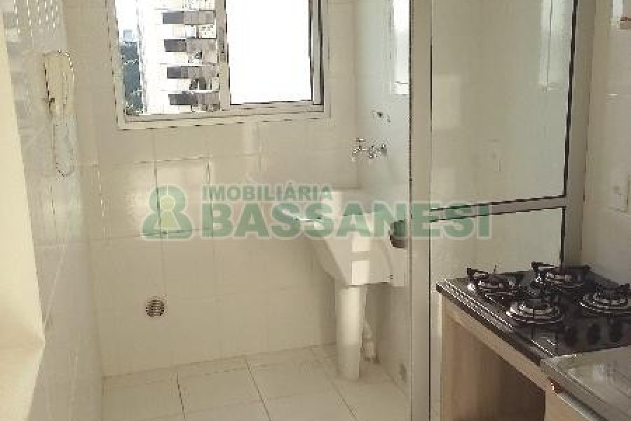 Apartamento com 53m², 2 dormitórios, 1 vaga, no bairro Lourdes em Caxias do Sul para Comprar
