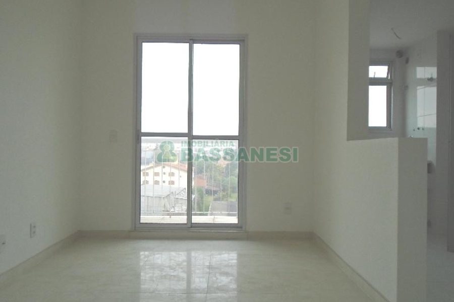 Apartamento com 53m², 2 dormitórios, 1 vaga, no bairro Lourdes em Caxias do Sul para Comprar