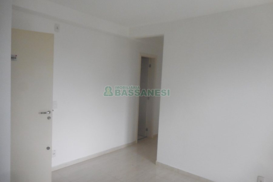 Apartamento com 53m², 2 dormitórios, 1 vaga, no bairro Lourdes em Caxias do Sul para Comprar