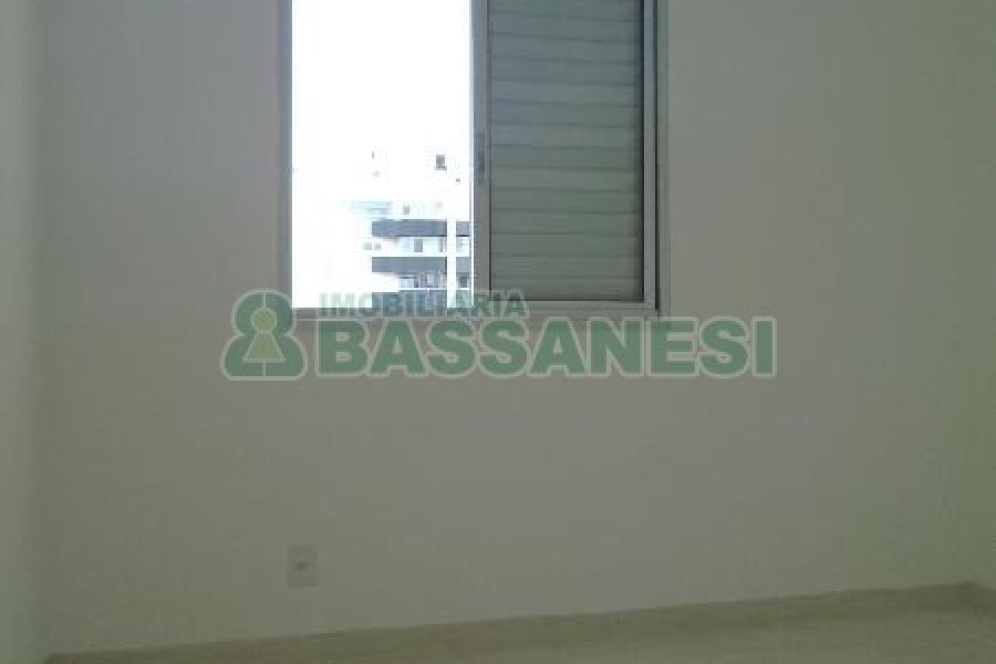 Apartamento com 53m², 2 dormitórios, 1 vaga, no bairro Lourdes em Caxias do Sul para Comprar