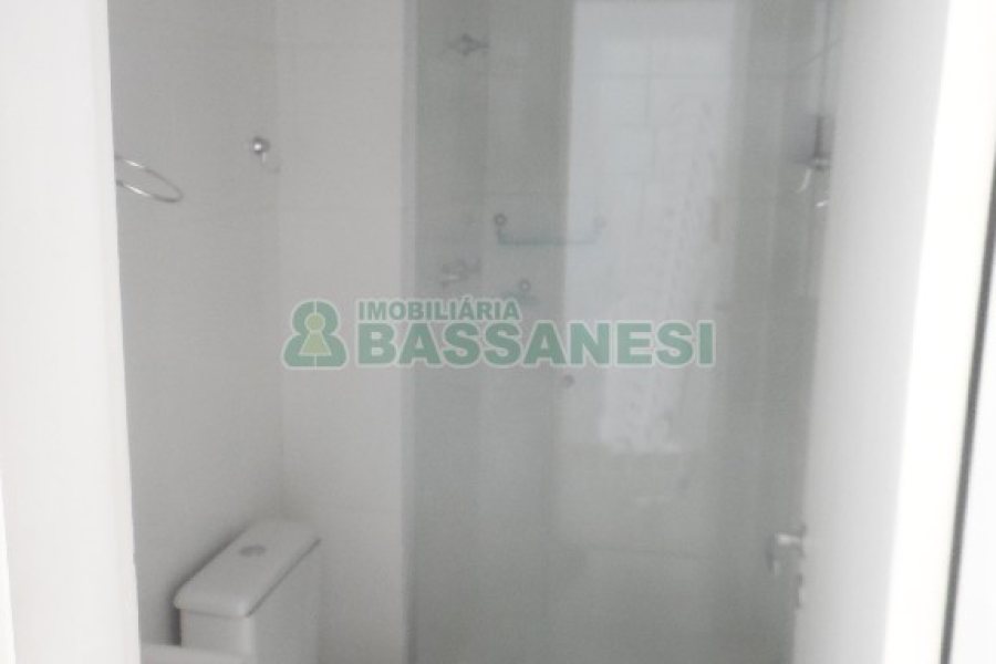 Apartamento com 53m², 2 dormitórios, 1 vaga, no bairro Lourdes em Caxias do Sul para Comprar