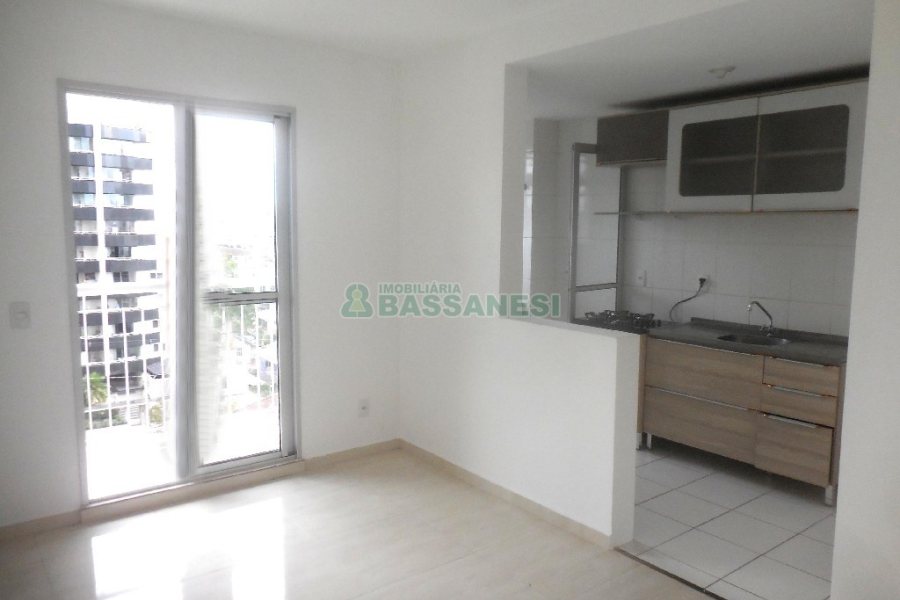Apartamento com 53m², 2 dormitórios, 1 vaga, no bairro Lourdes em Caxias do Sul para Comprar