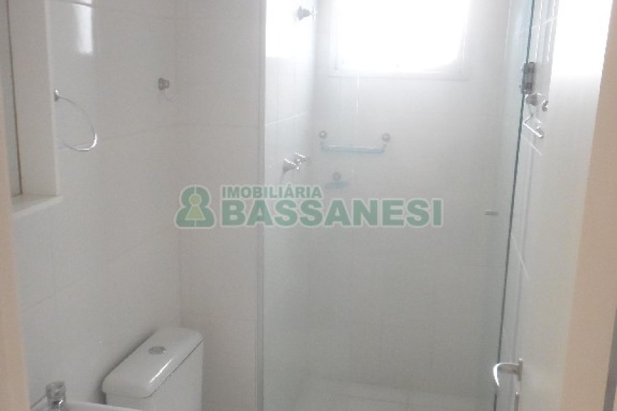 Apartamento com 53m², 2 dormitórios, 1 vaga, no bairro Lourdes em Caxias do Sul para Comprar